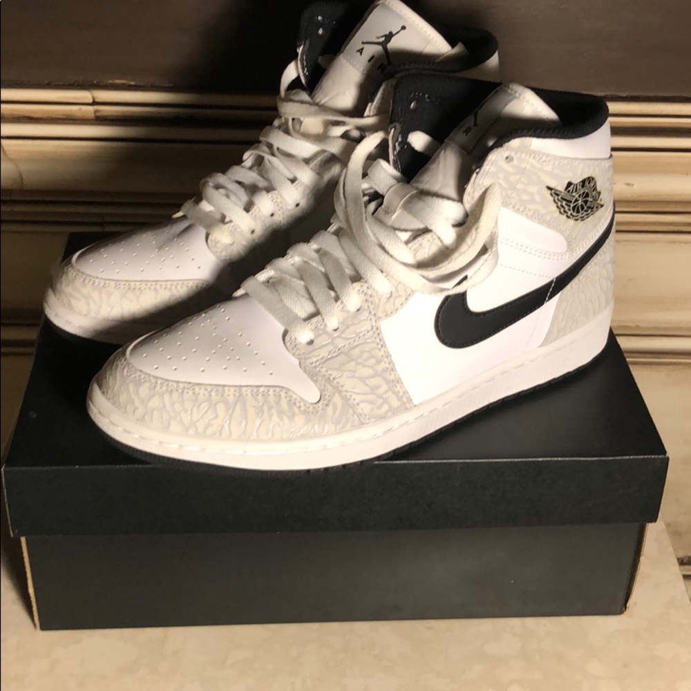 Air Jordan 1 Retro High Pure Platinum